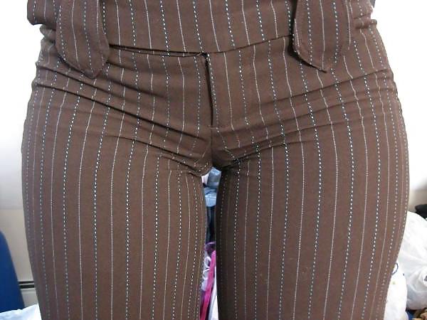 25P Fotze frisst Hose - cameltoe