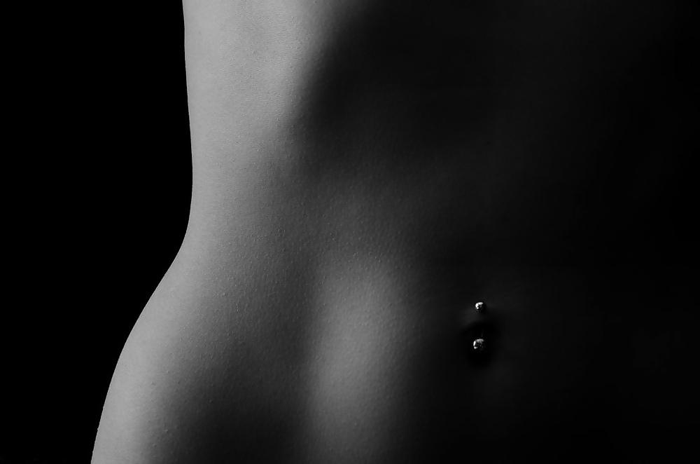 25P I adore the female tummy and belly button!