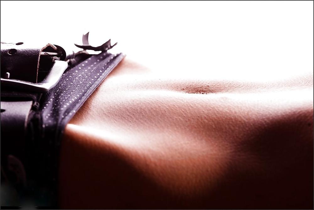 25P I adore the female tummy and belly button!