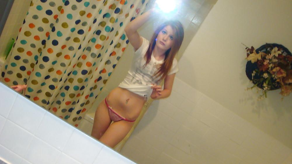 23P Her Homemade Pics : Hottie in the Mirror