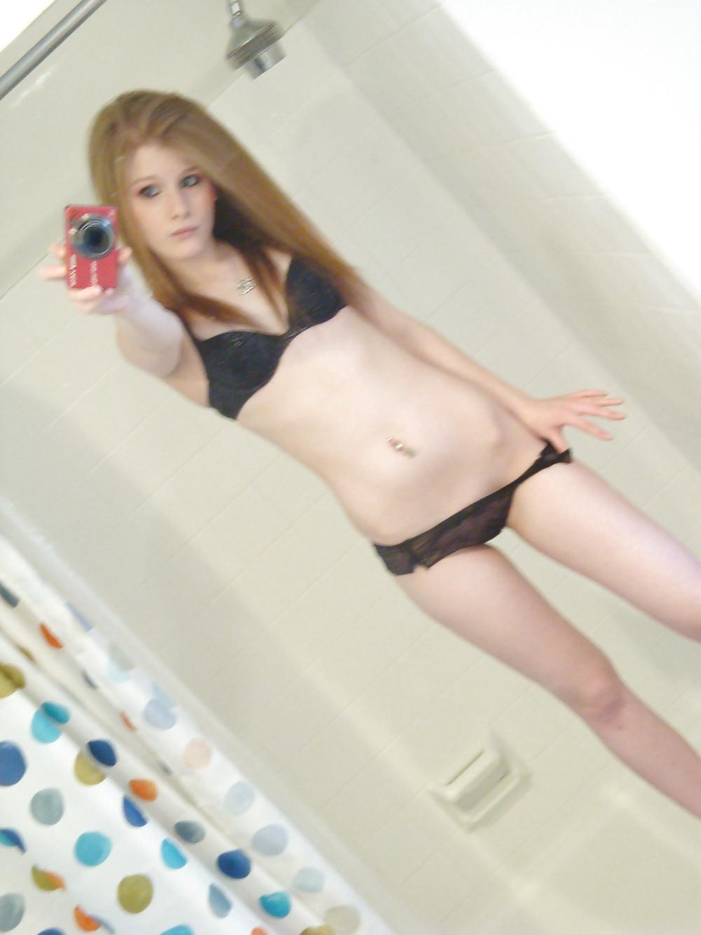 23P Her Homemade Pics : Hottie in the Mirror