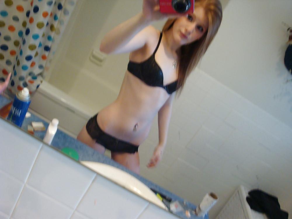 23P Her Homemade Pics : Hottie in the Mirror