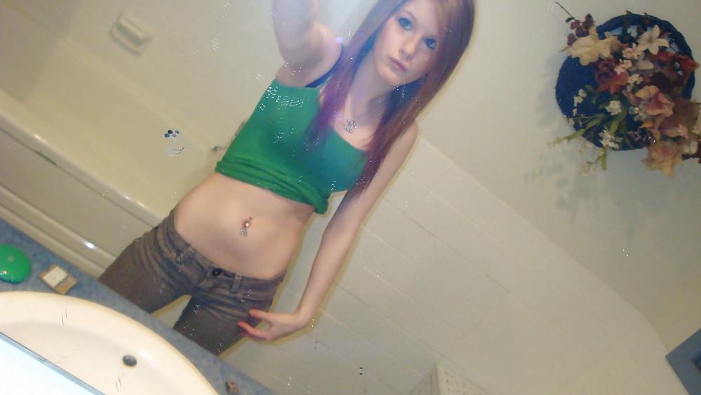 23P Her Homemade Pics : Hottie in the Mirror