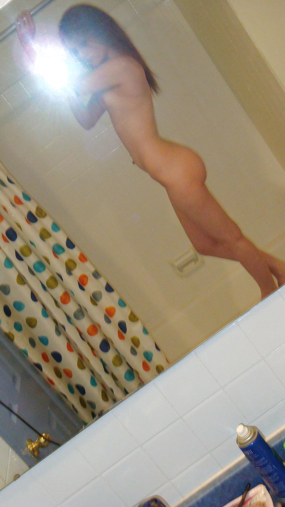 23P Her Homemade Pics : Hottie in the Mirror