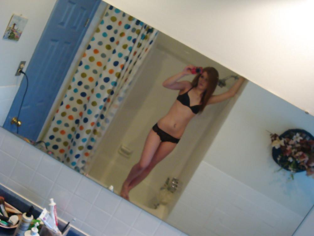 23P Her Homemade Pics : Hottie in the Mirror