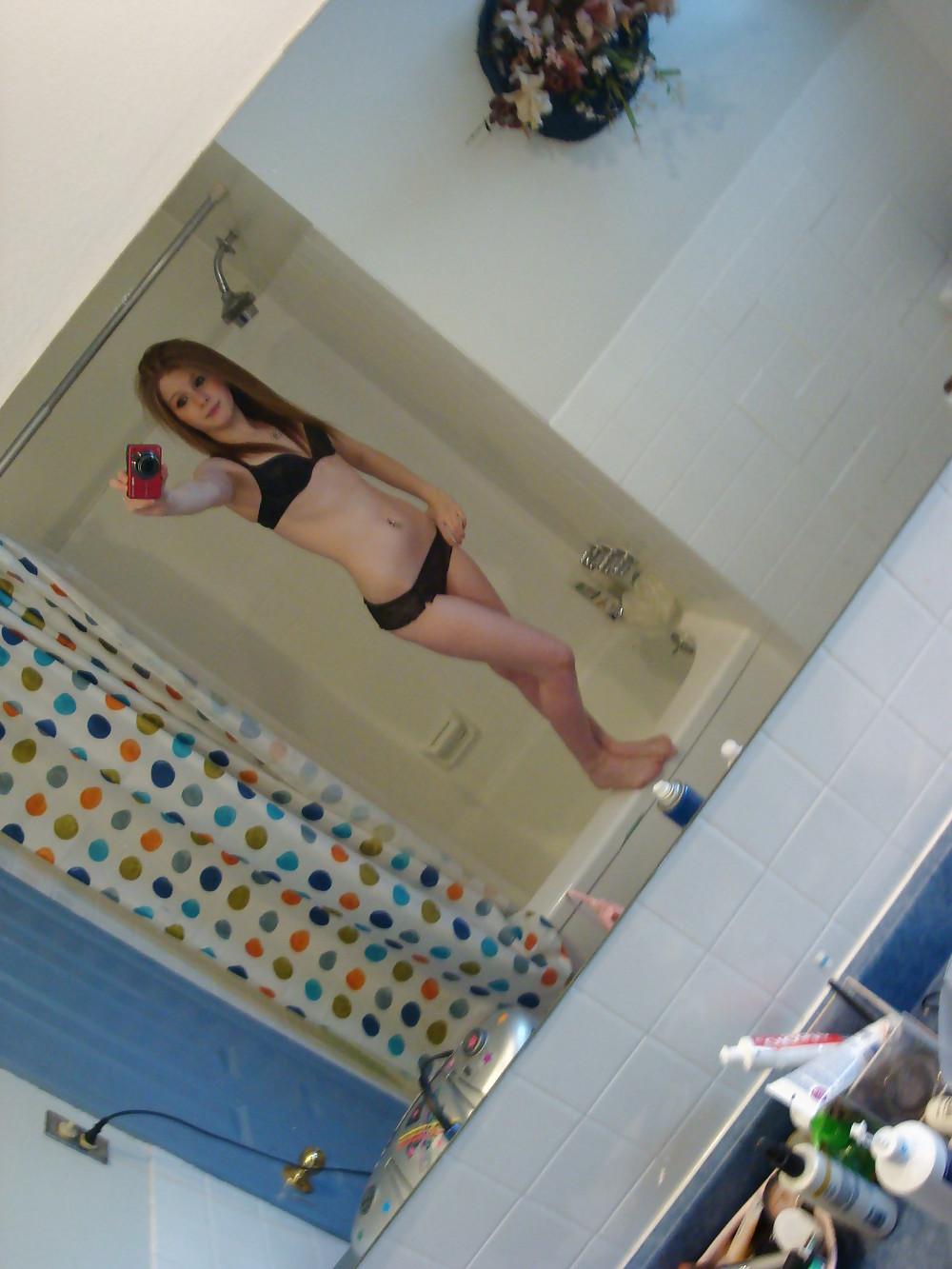 23P Her Homemade Pics : Hottie in the Mirror