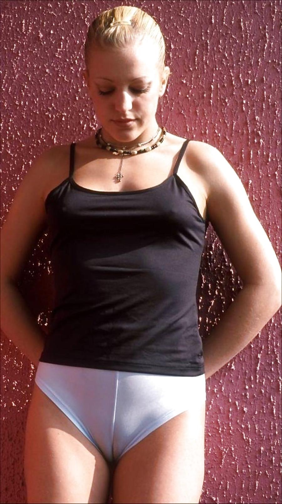 20P Fotze frisst Hose - cameltoe