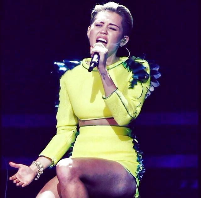 11P Sexy Miley Cyrus Performance at Bambi Awards November 2013