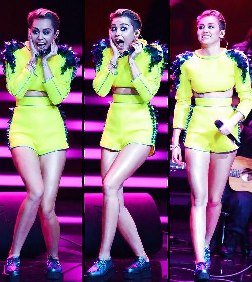 11P Sexy Miley Cyrus Performance at Bambi Awards November 2013