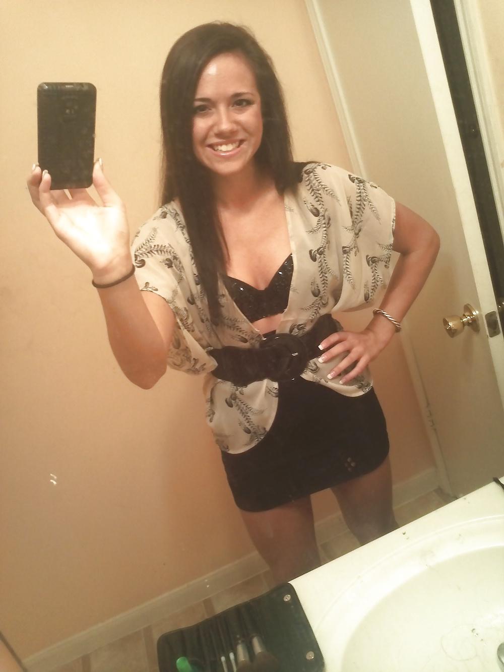 25P Everyones fav Hooters girl, Sammi the Slut!