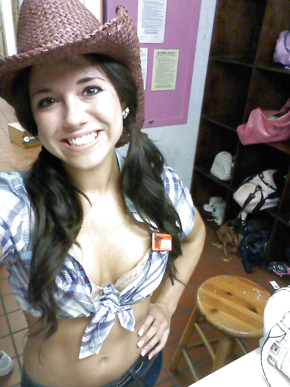 25P Everyones fav Hooters girl, Sammi the Slut!