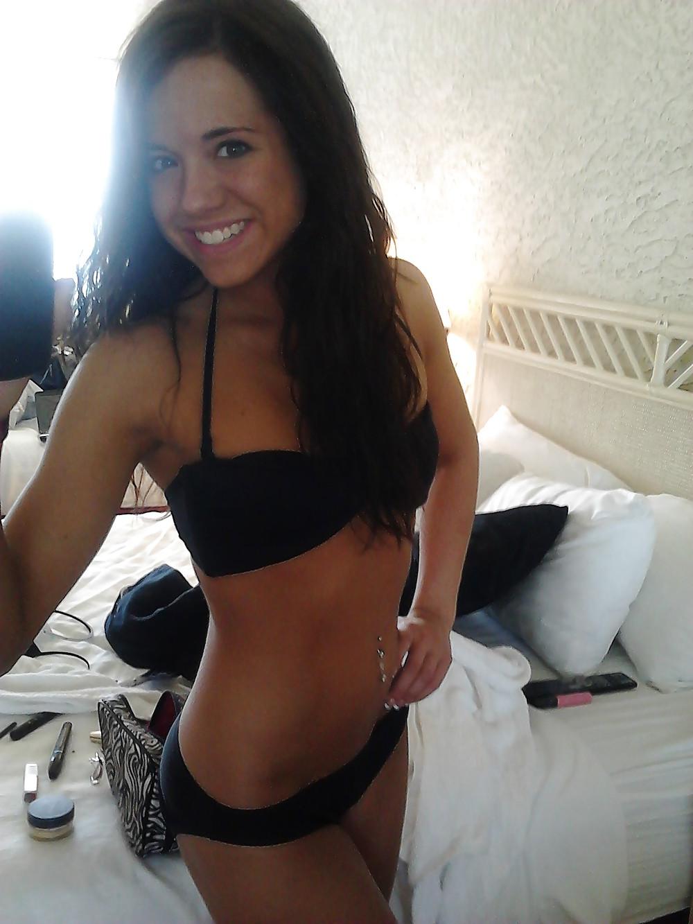 25P Everyones fav Hooters girl, Sammi the Slut!