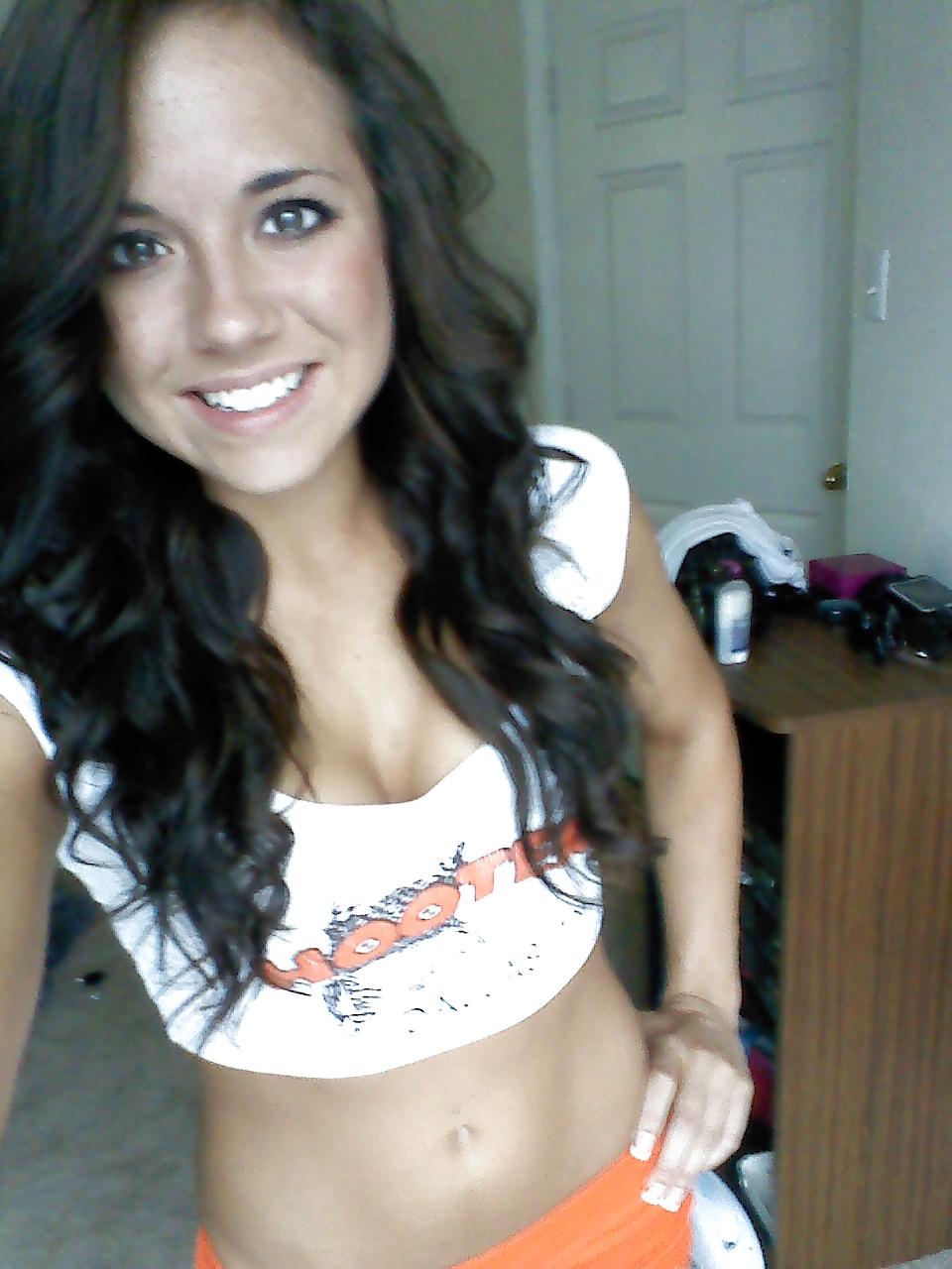 25P Everyones fav Hooters girl, Sammi the Slut!