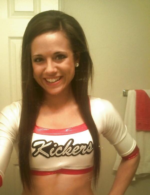 25P Everyones fav Hooters girl, Sammi the Slut!