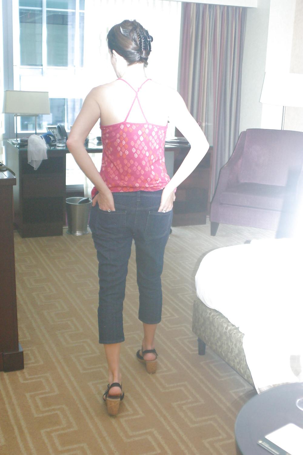 25P Skinny MILF Bares Trimmed Meaty Pussy in Hotel
