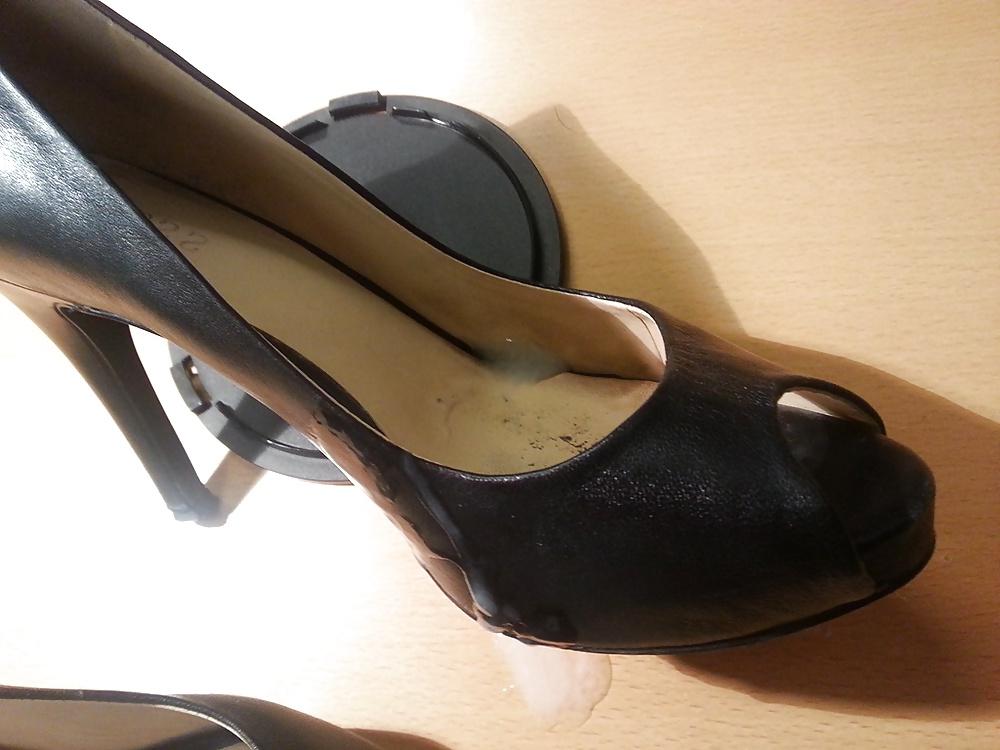 8P Fuck and cum my mother's peep toe sandals (other pair)