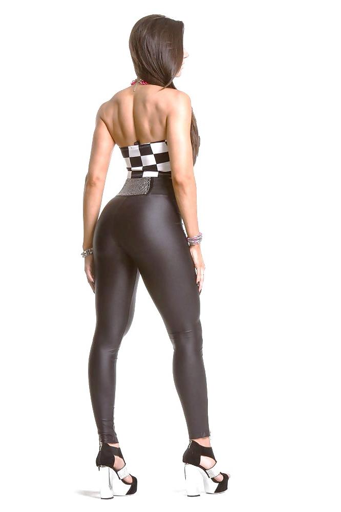 4P Brunette big ass camel toes