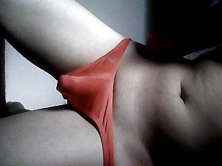 7P Mi pene se sale de su tanga