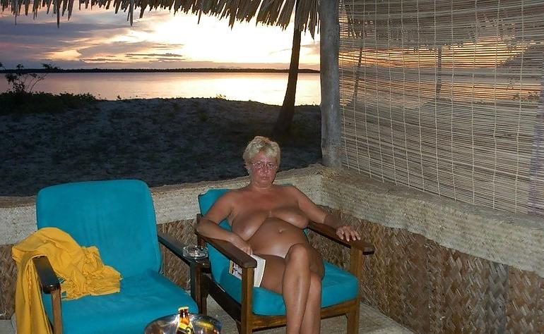 15P Mature housewife with enormous breasts posing  nude 
