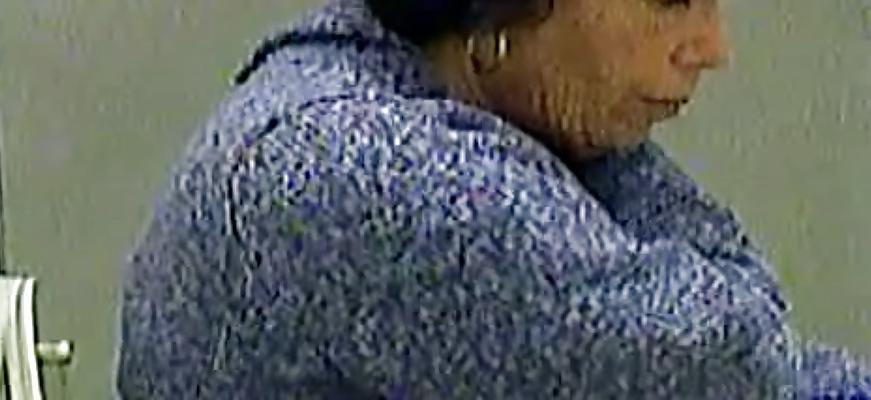 25P Mother in law hidden shower and panties