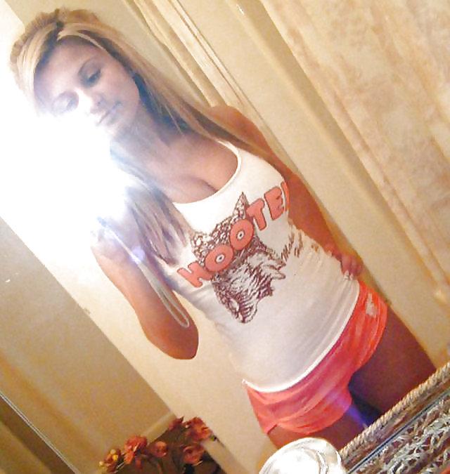 25P Pantyhose Girls of Hooters
