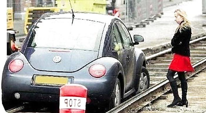 11P Women can drive a car?