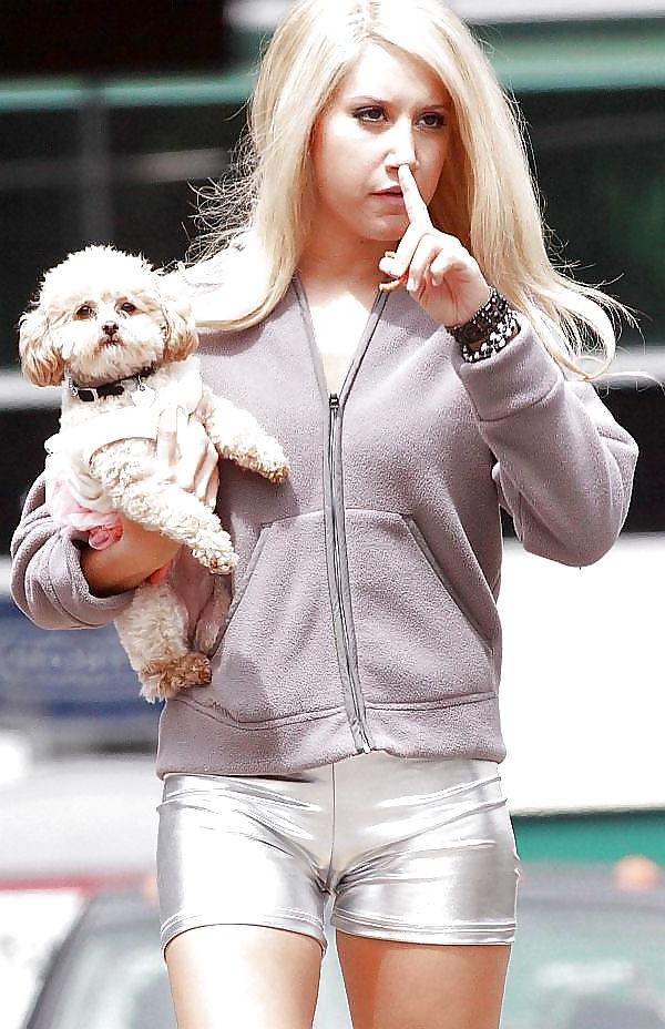 24P Celebrities Pussy Camel Toes & Panty Upskirt 2