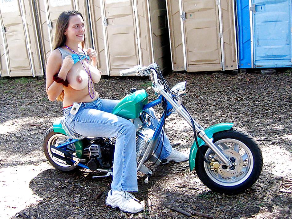 20P Show your tits 4.