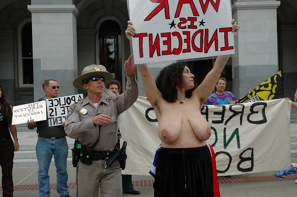 20P Show your tits 4.