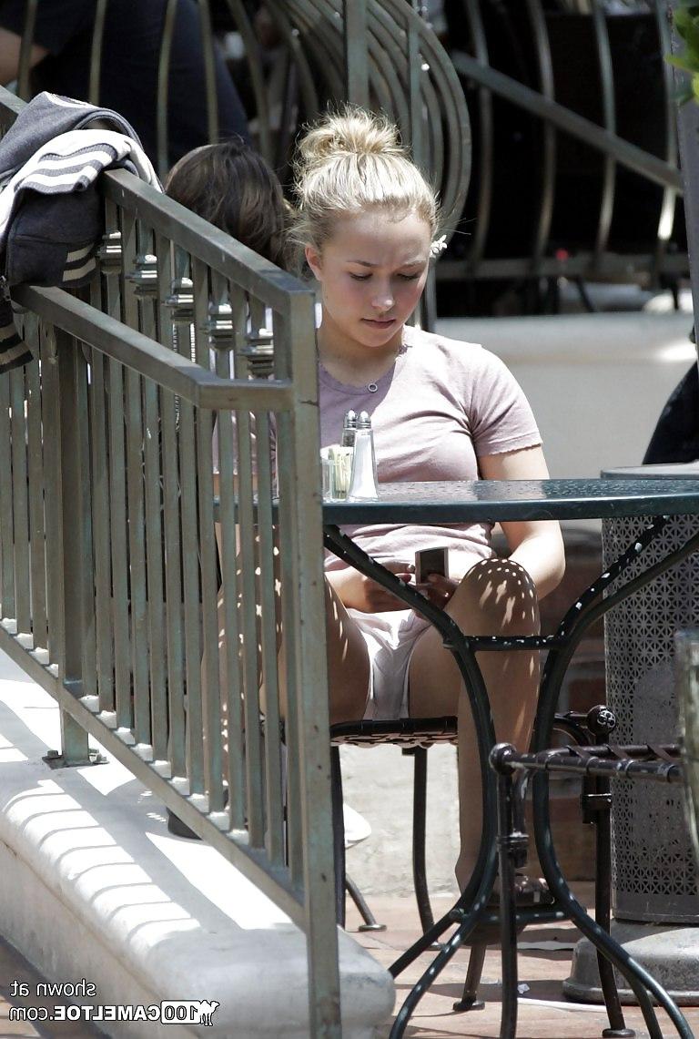 21P 31.12.2013 Sitting Celebrity Cameltoes x21