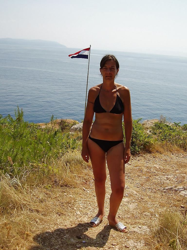 25P SHOW YOUR WIFE - NATALIE