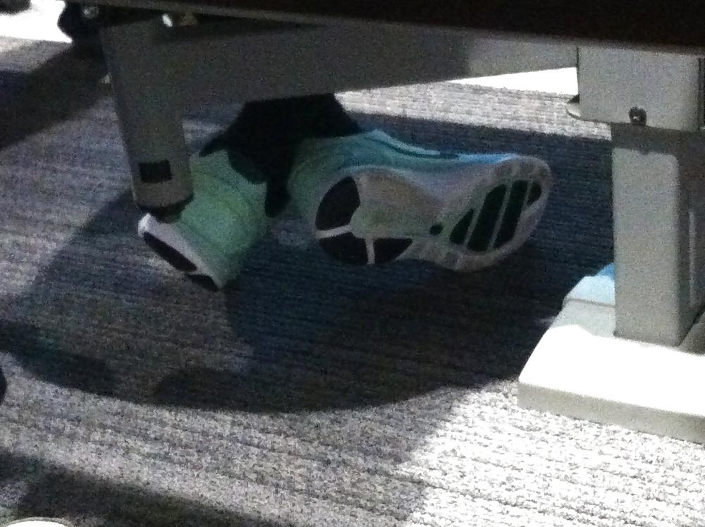 25P Candid sluts feet and shoes