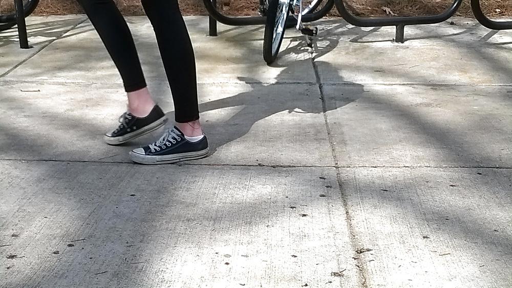 25P Candid sluts feet and shoes