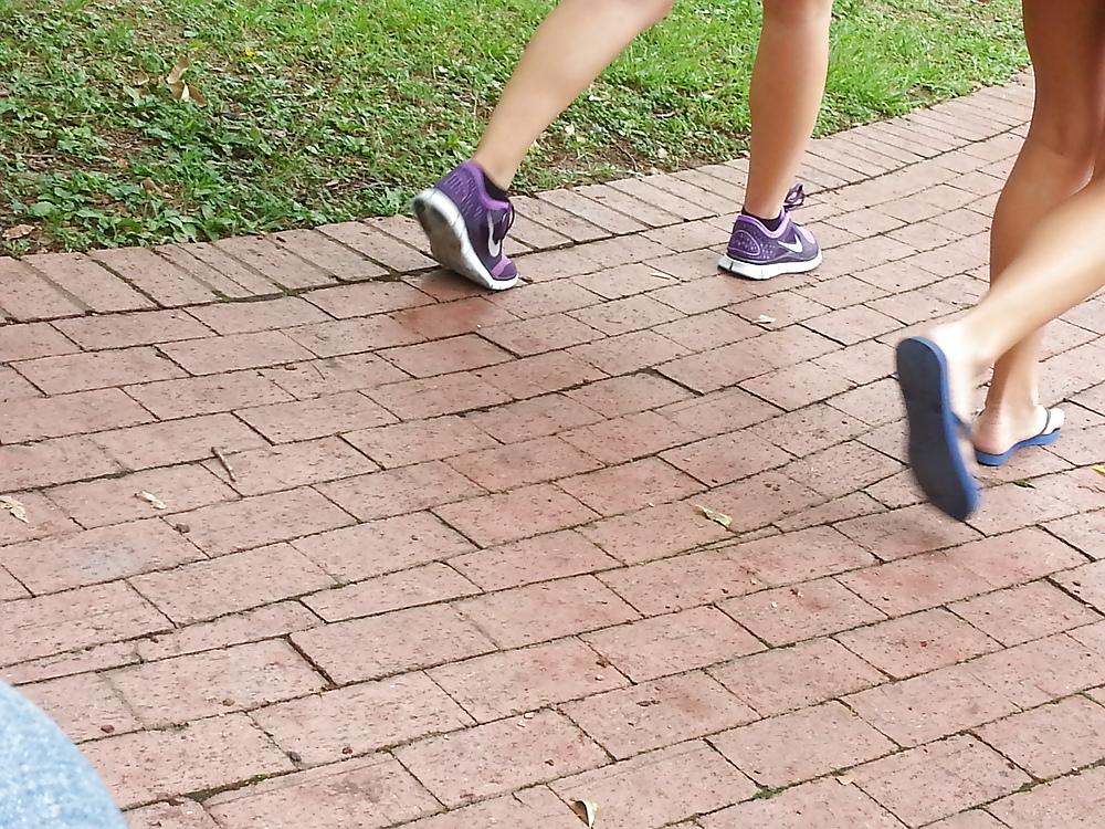 25P Candid sluts feet and shoes