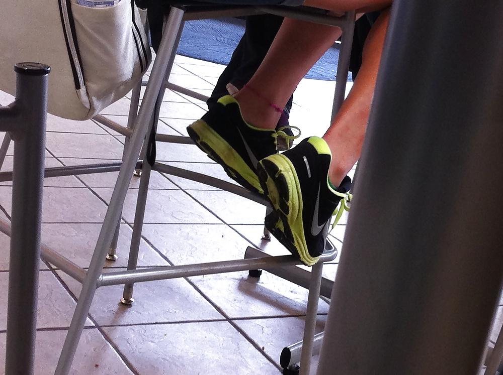 25P Candid sluts feet and shoes