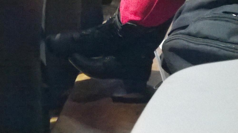 25P Candid sluts feet and shoes