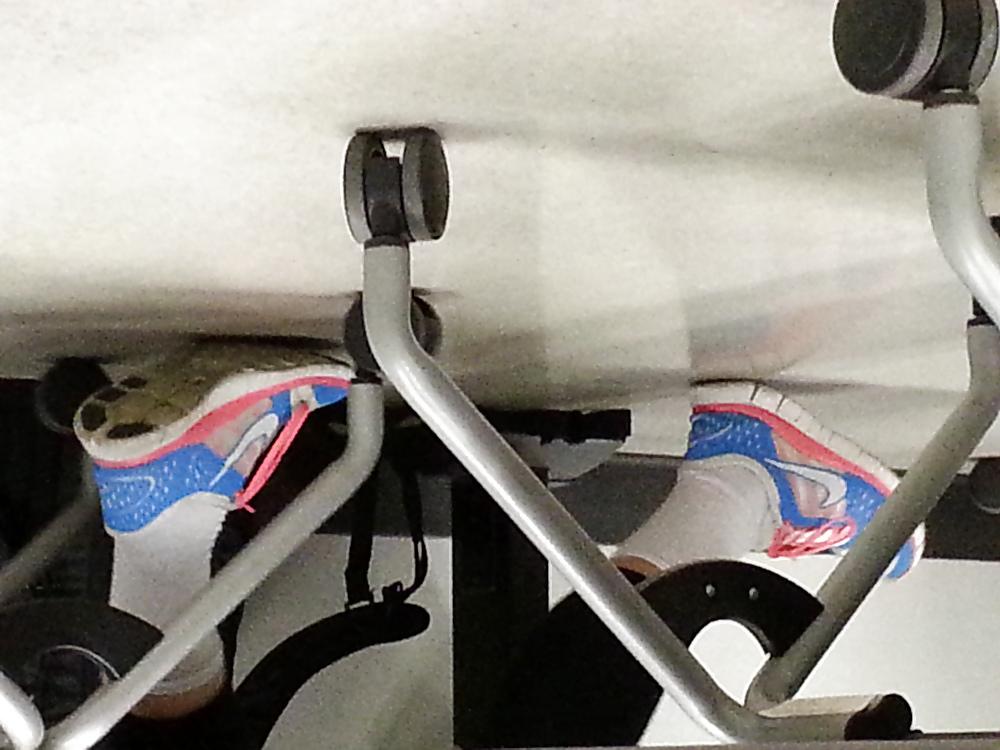 25P Candid sluts feet and shoes