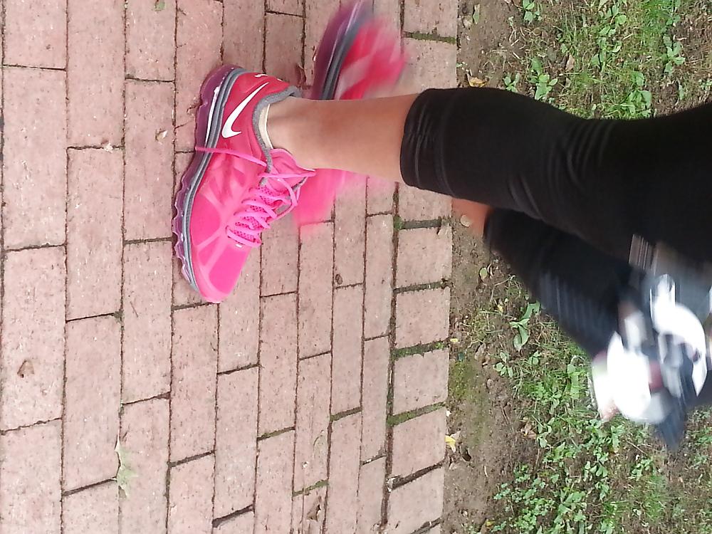 25P Candid sluts feet and shoes
