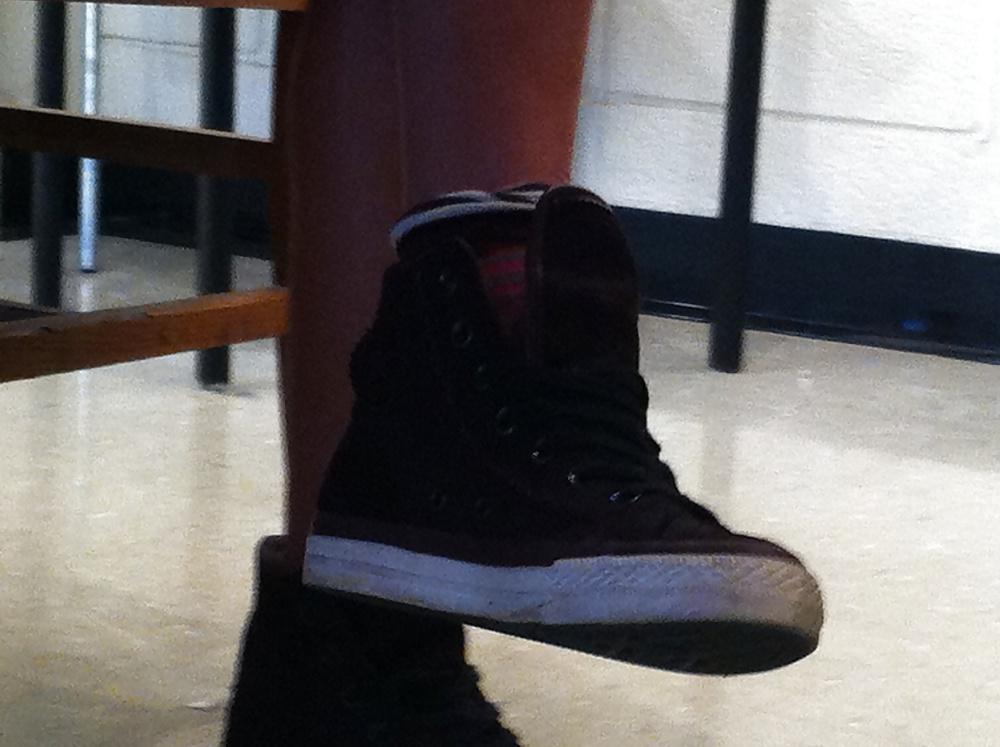 25P Candid sluts feet and shoes