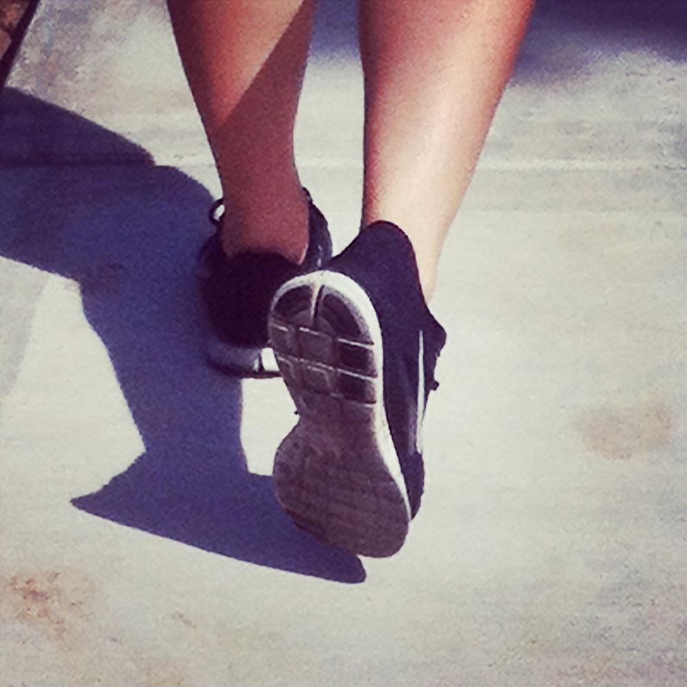 25P Candid sluts feet and shoes