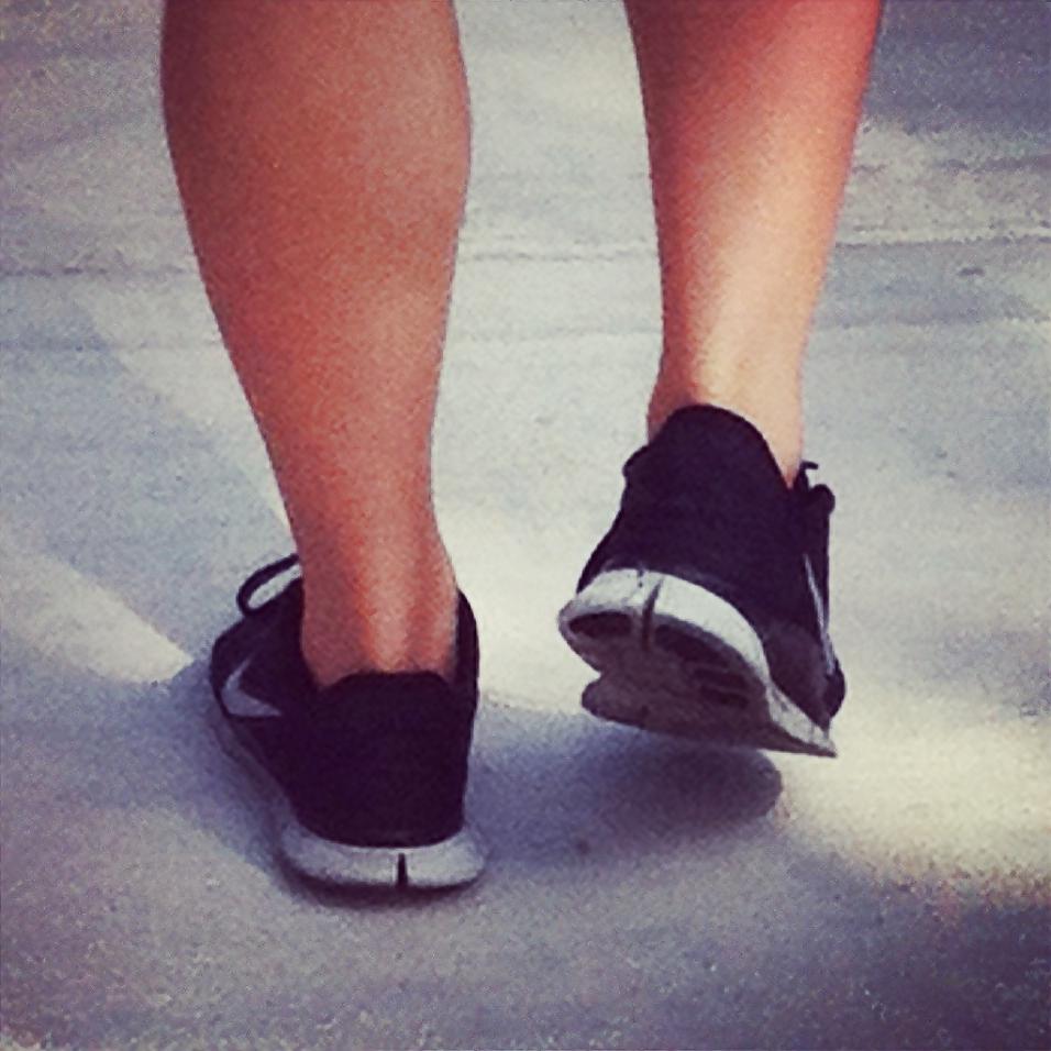 25P Candid sluts feet and shoes