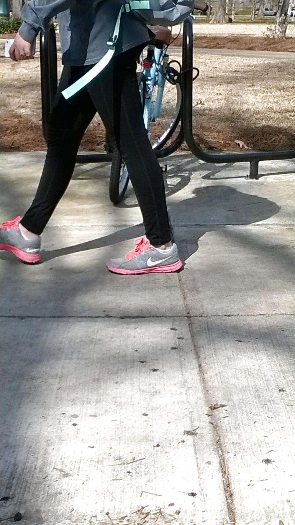 25P Candid sluts feet and shoes