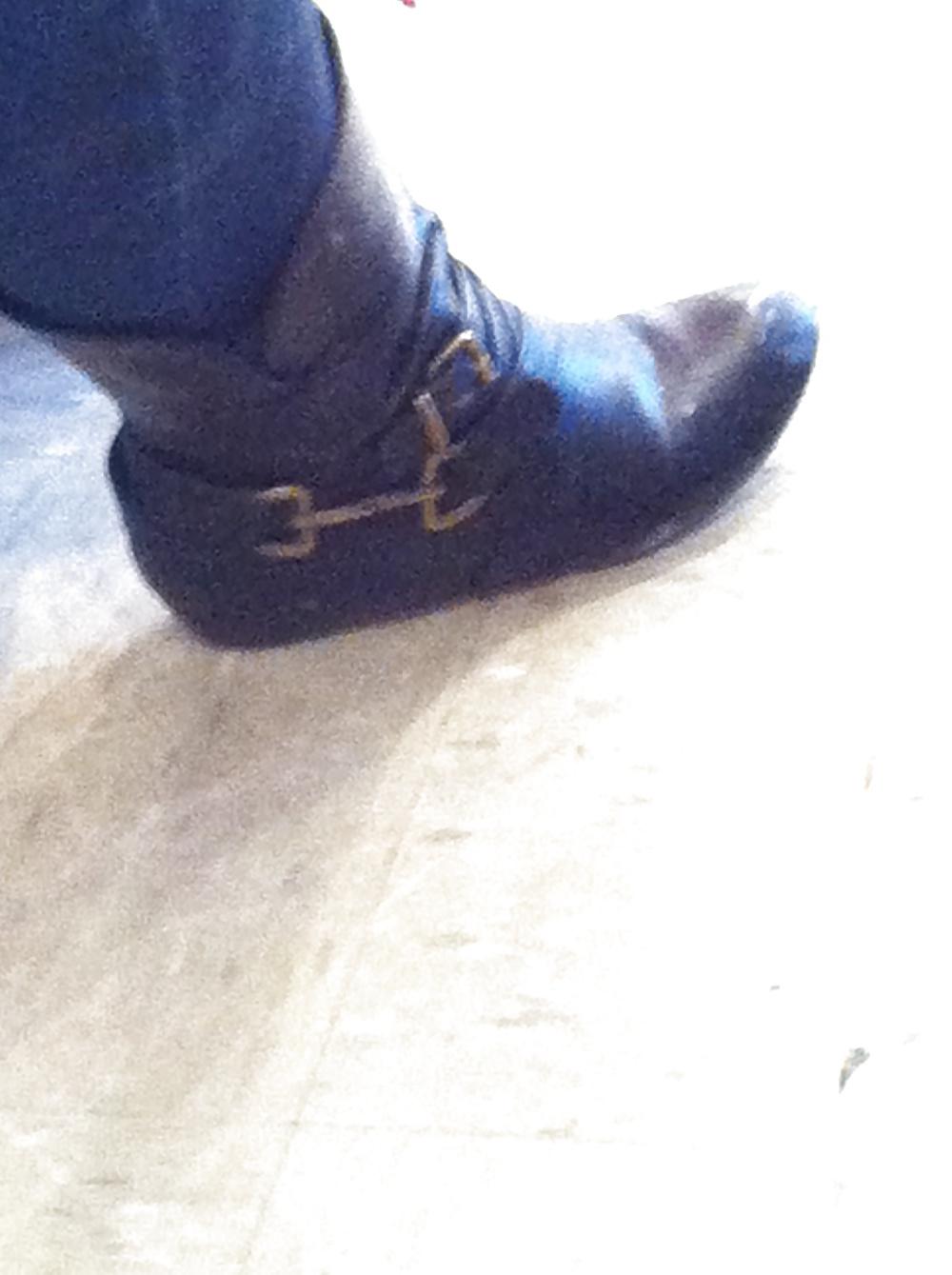 25P Candid sluts feet and shoes