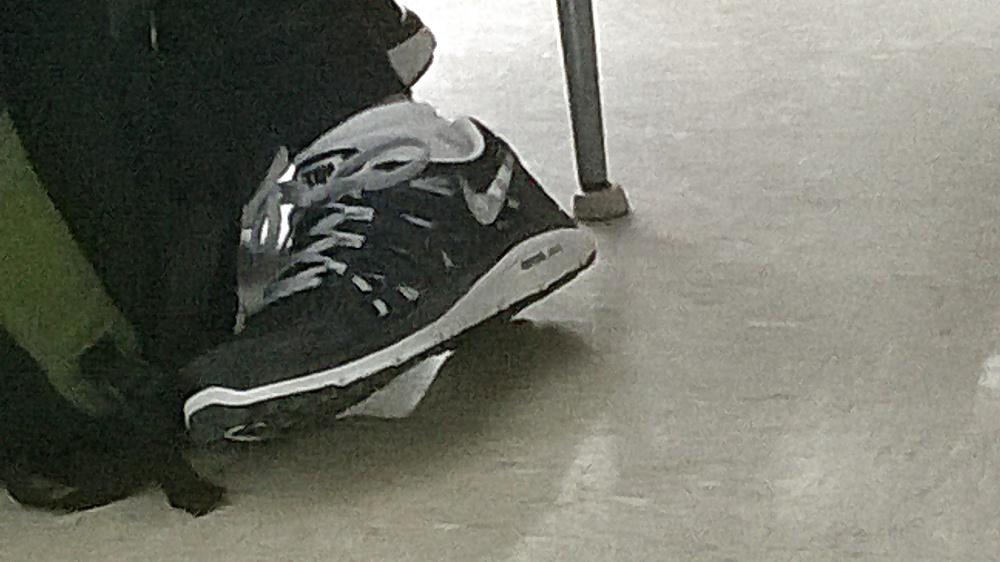 25P Candid sluts feet and shoes
