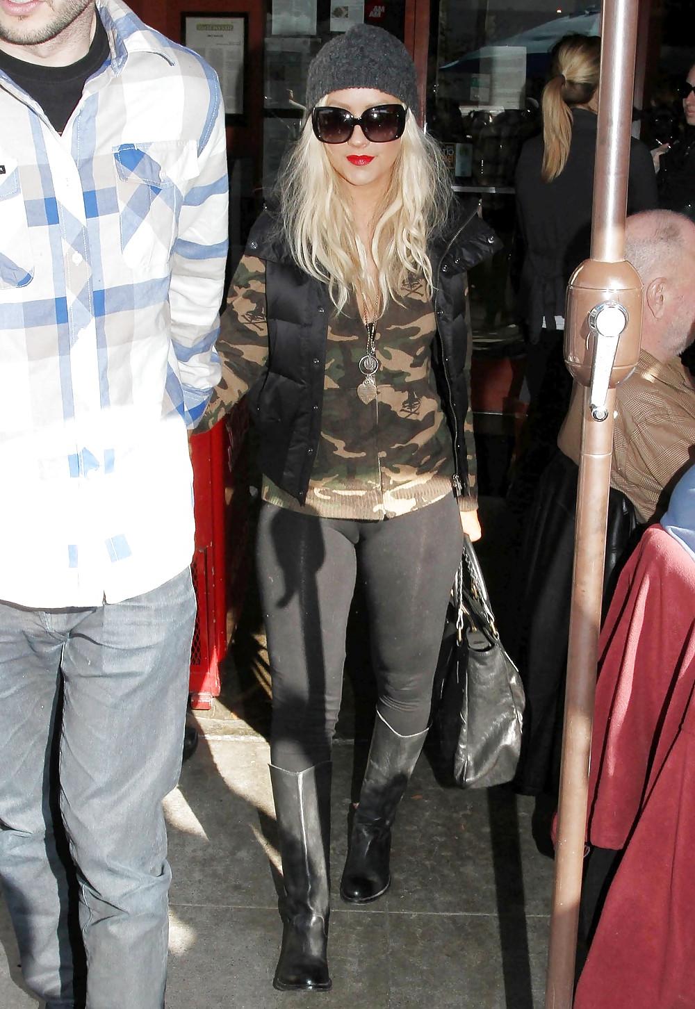 11P Christina Aguilera Camel-Toe Candids in New York
