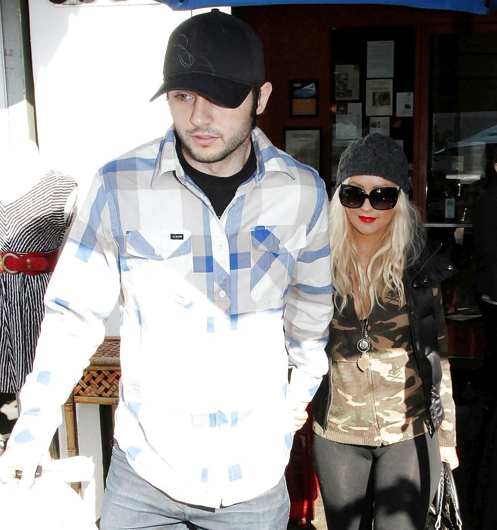 11P Christina Aguilera Camel-Toe Candids in New York