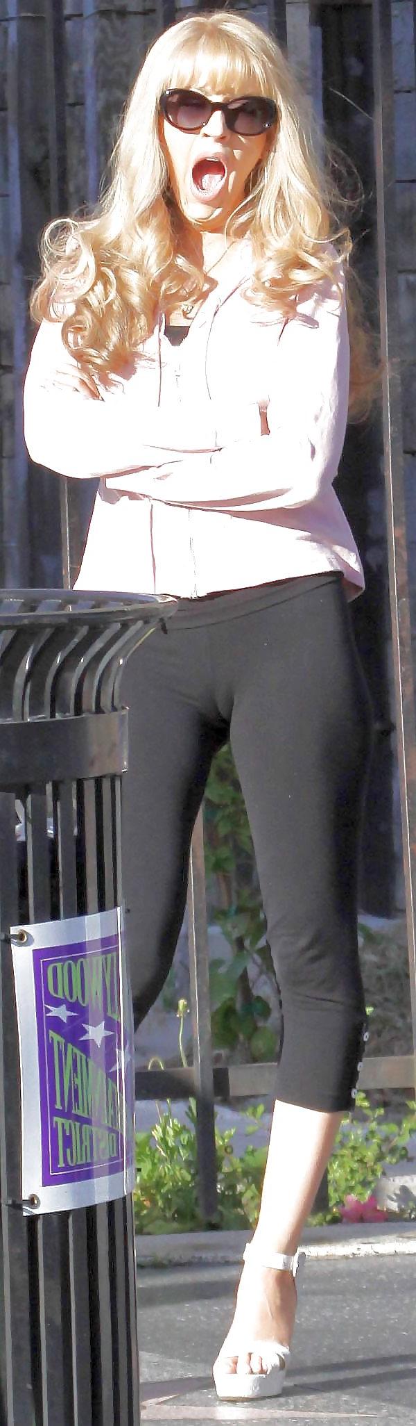 24P Celebrities Pussy Camel Toes & Panty Upskirt 