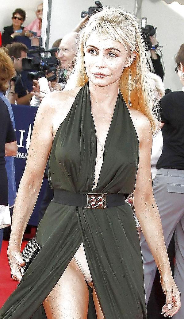 24P Celebrities Pussy Camel Toes & Panty Upskirt 