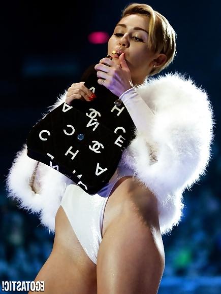 8P MILEY CYRUS  CAMEL TOE 