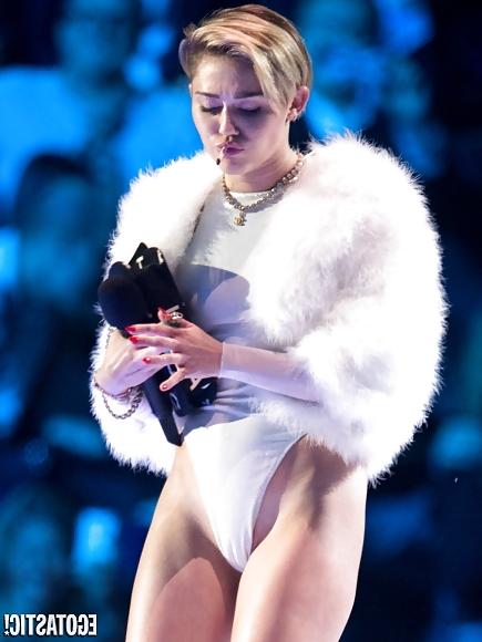 8P MILEY CYRUS  CAMEL TOE 